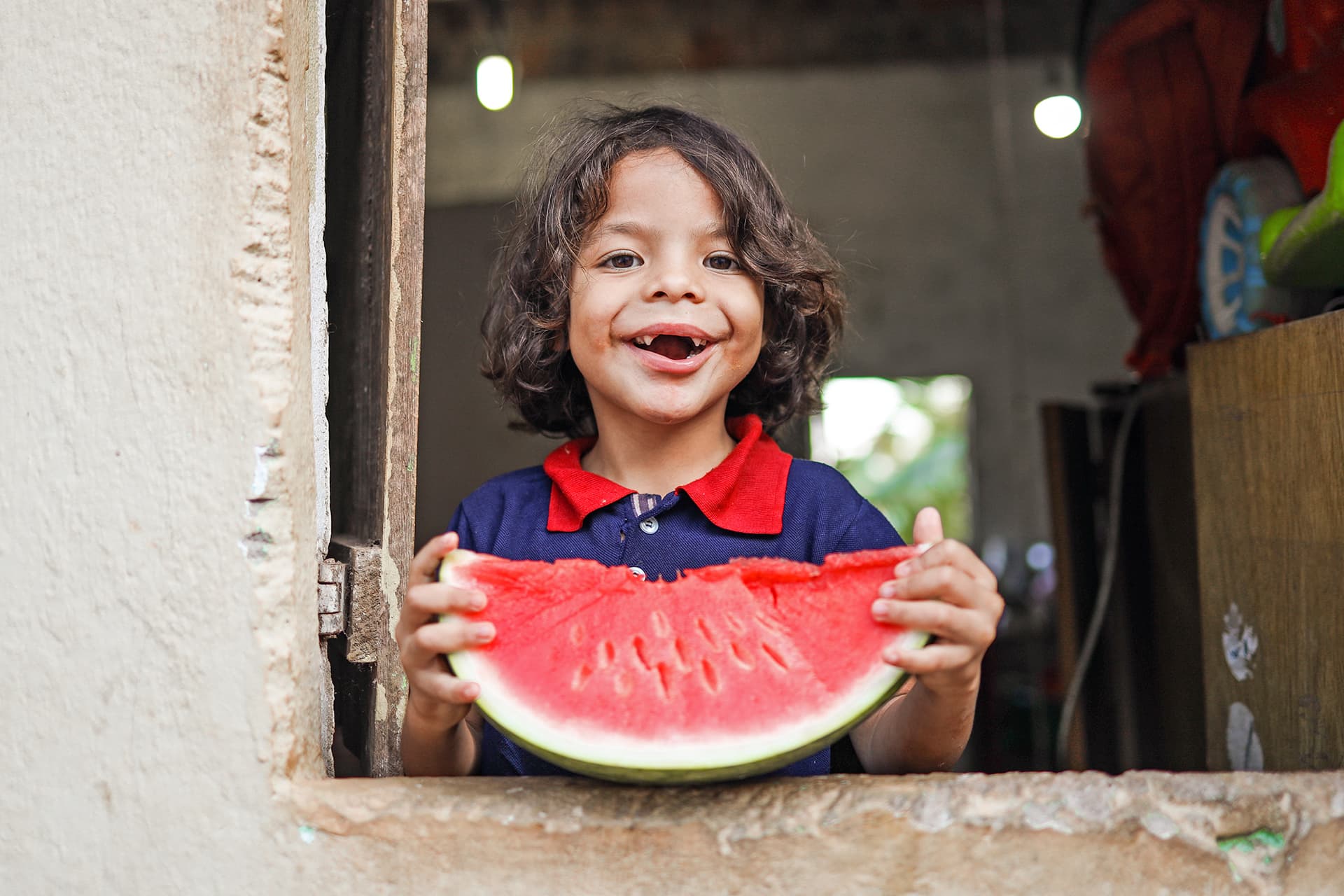 Gustavo eats watermelon