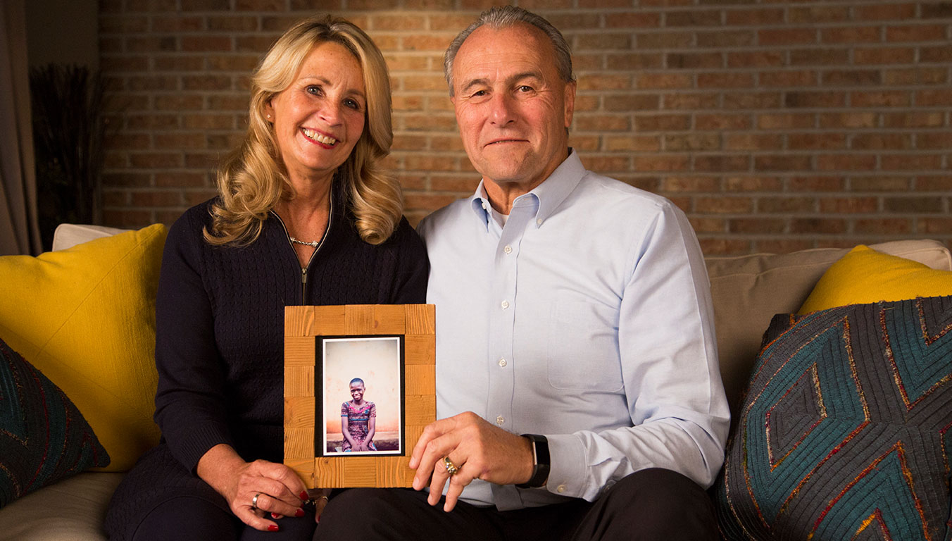 Sponsors holding a picture of Ablavi