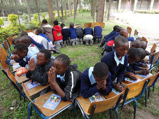 children kneeling in prayer